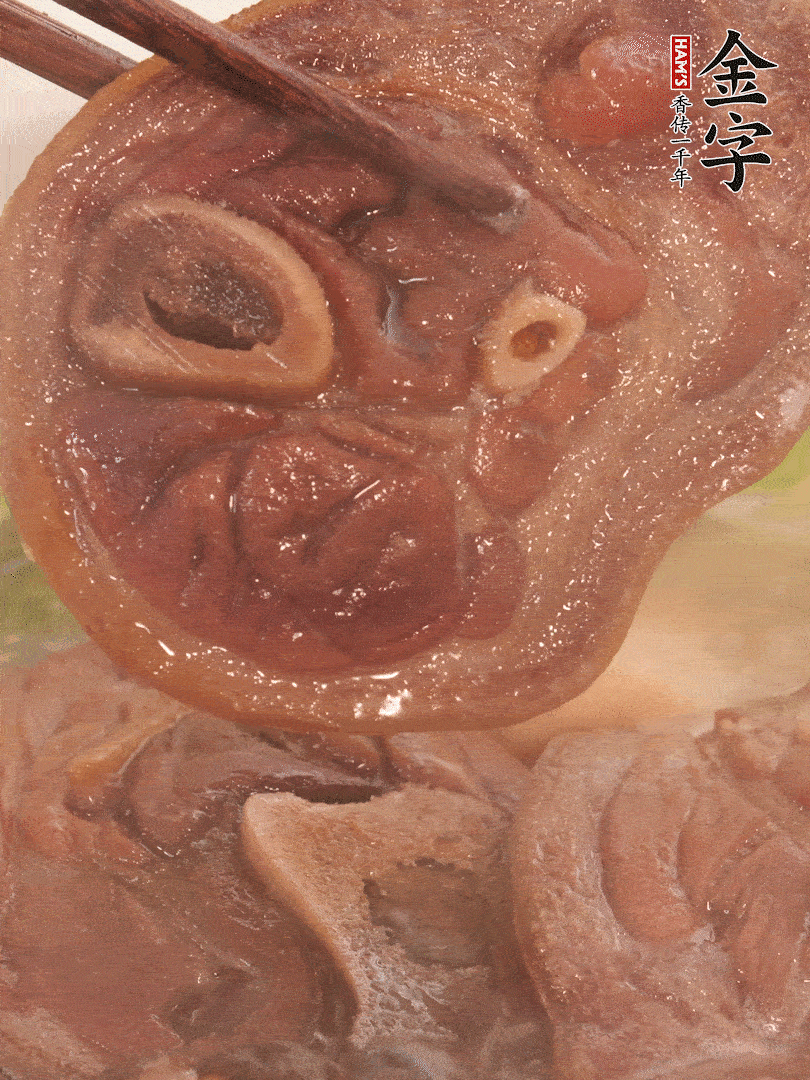 大火燒開后，調(diào)成小火燜煮30分鐘，煮至蓮藕軟糯。